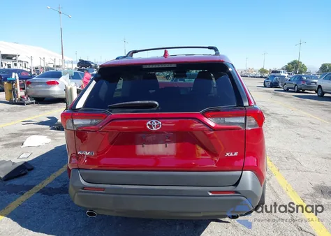 2021 Toyota Rav4 Xle z USA, uszkodzony, nr VIN 2T3W1RFV7MW110222